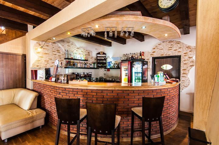 Pod Wierzba Hotel Uniejow Kültér fotó