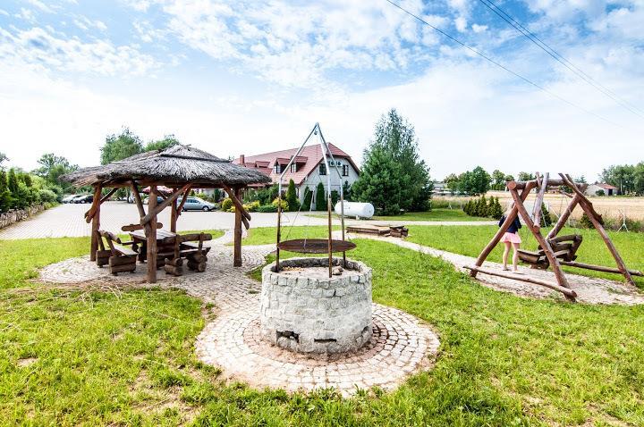 Pod Wierzba Hotel Uniejow Kültér fotó