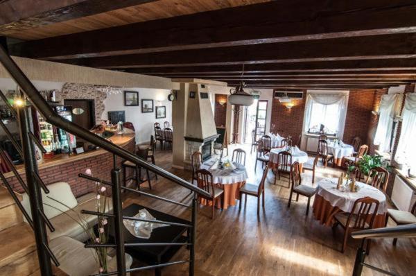 Pod Wierzba Hotel Uniejow Kültér fotó