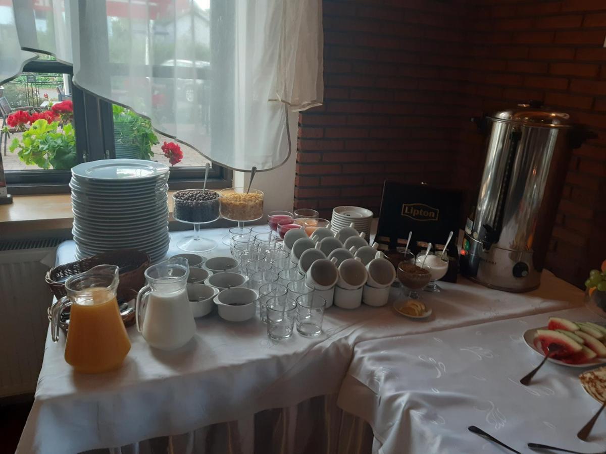 Pod Wierzba Hotel Uniejow Kültér fotó