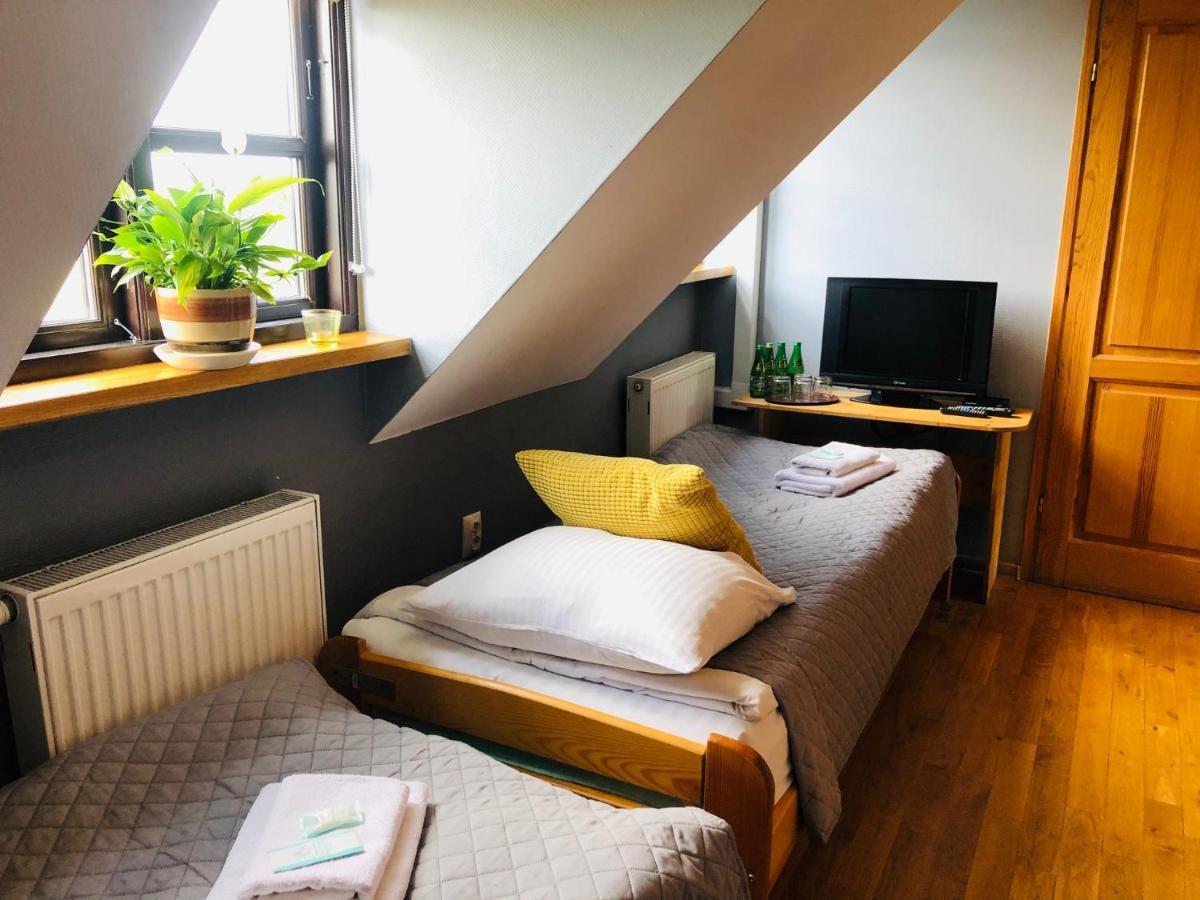 Pod Wierzba Hotel Uniejow Kültér fotó