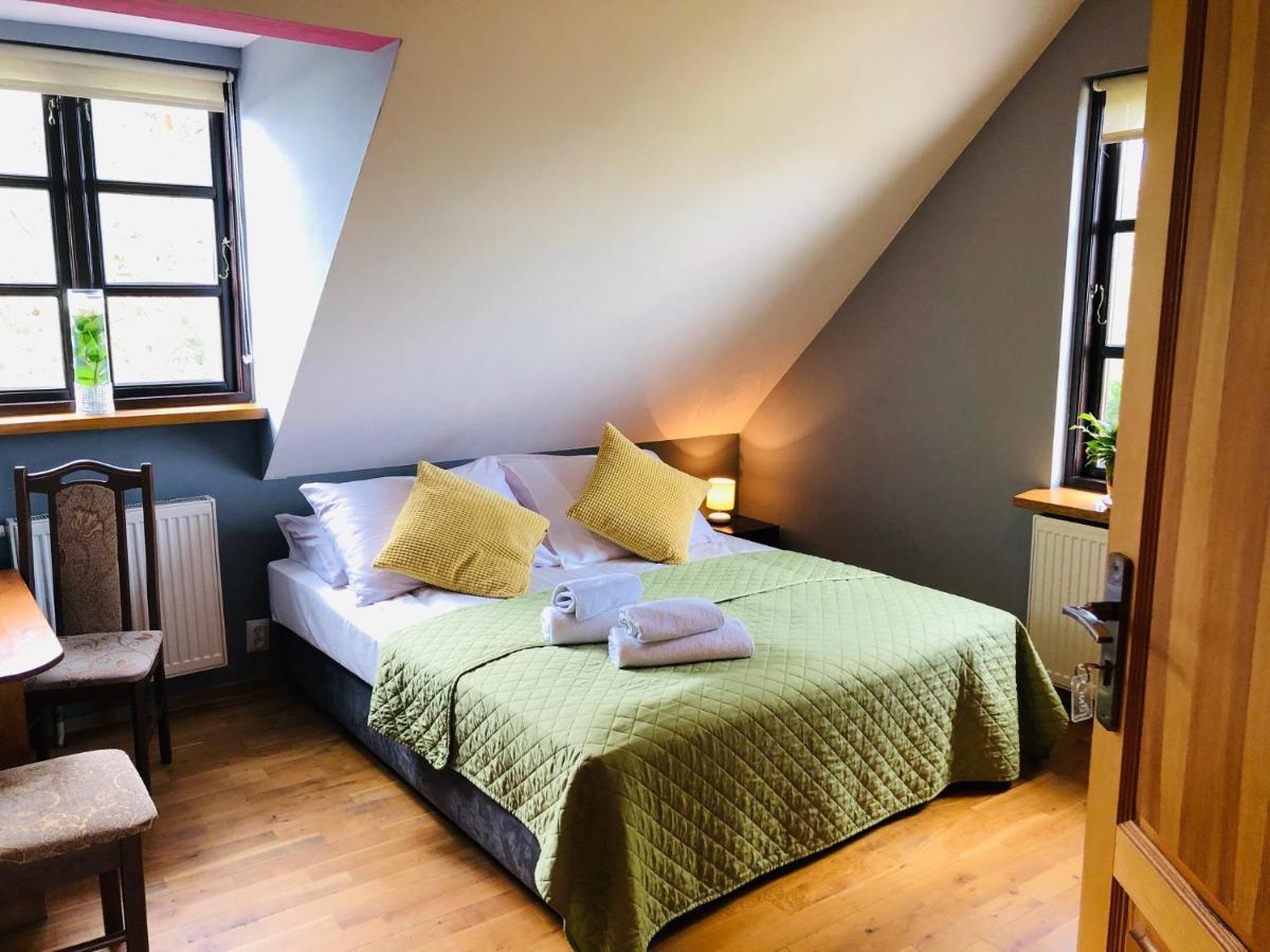 Pod Wierzba Hotel Uniejow Kültér fotó